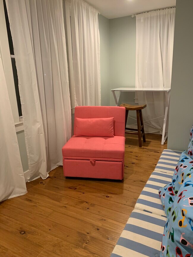 Building Photo - 123 Oriental Ave