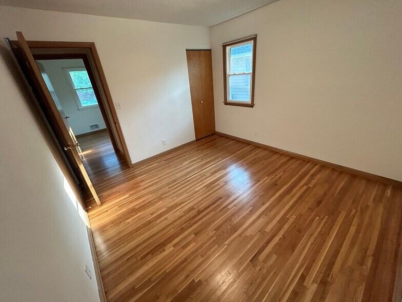 Bedroom 1 (view 2) - 1746 Oakwood Dr