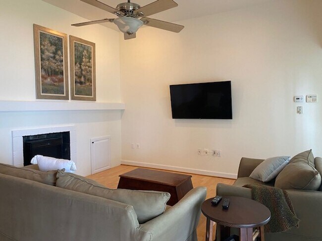 Building Photo - Riverside Drive