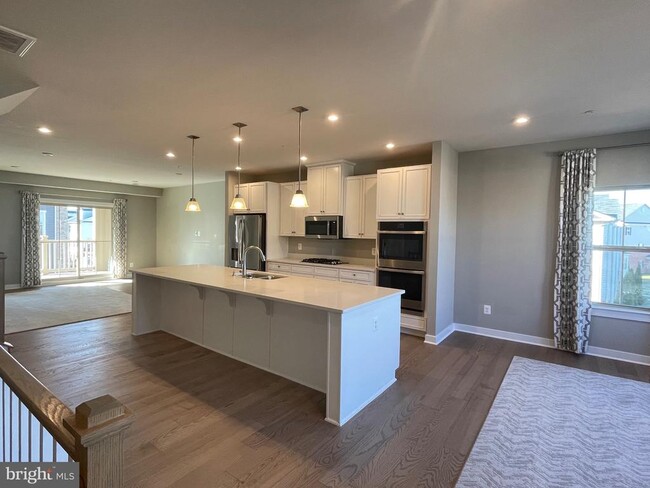 Building Photo - 42589 Burbank Terrace