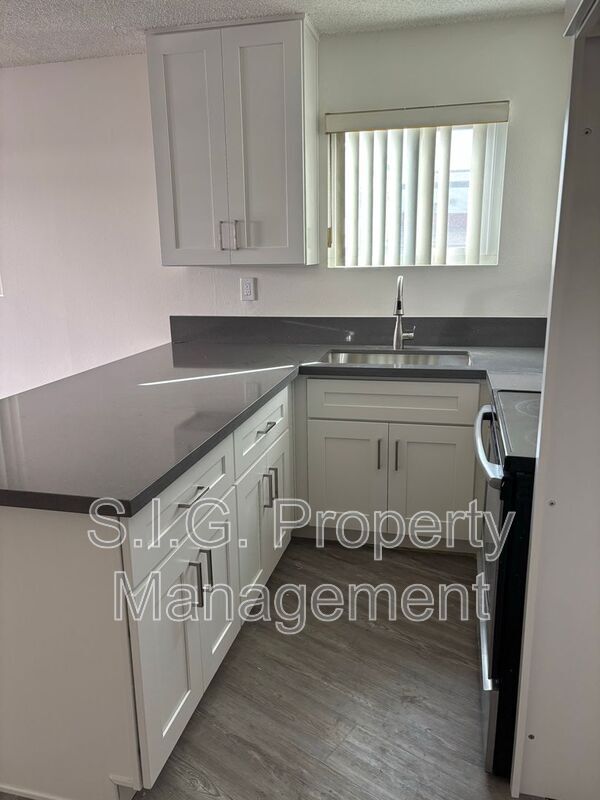 Building Photo - 5637 Strohm Ave