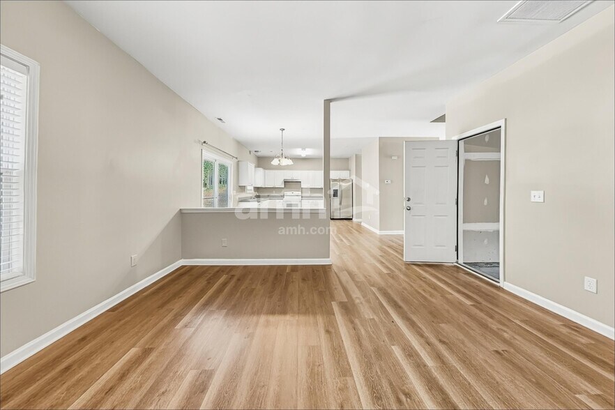 Building Photo - 218 Spinel Ln