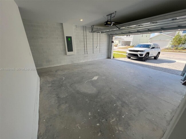 Building Photo - 5885 Sweetwood Dr