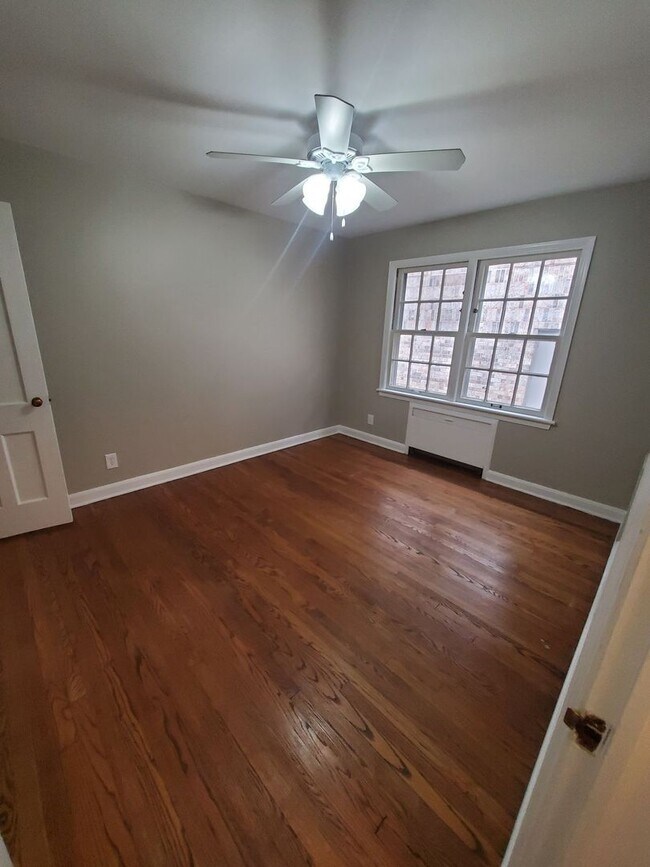 Interior Photo - 512-524 E Henry Clay St - 12 Family