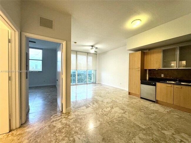 Building Photo - 1350 NW 8th Ct