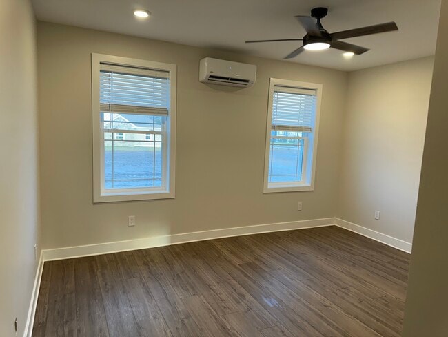 Building Photo - 251 Liam Ln