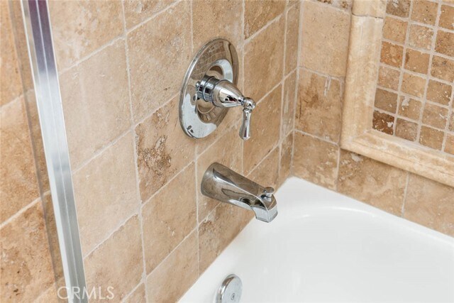 Building Photo - 6 Roseleaf