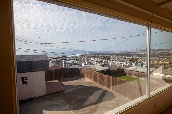 Building Photo - 620