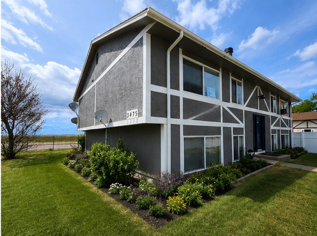 Building Photo - 3475 Cochran Dr