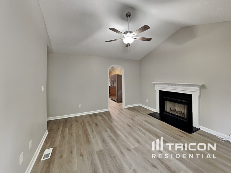 Building Photo - 1219 Azalea Dr