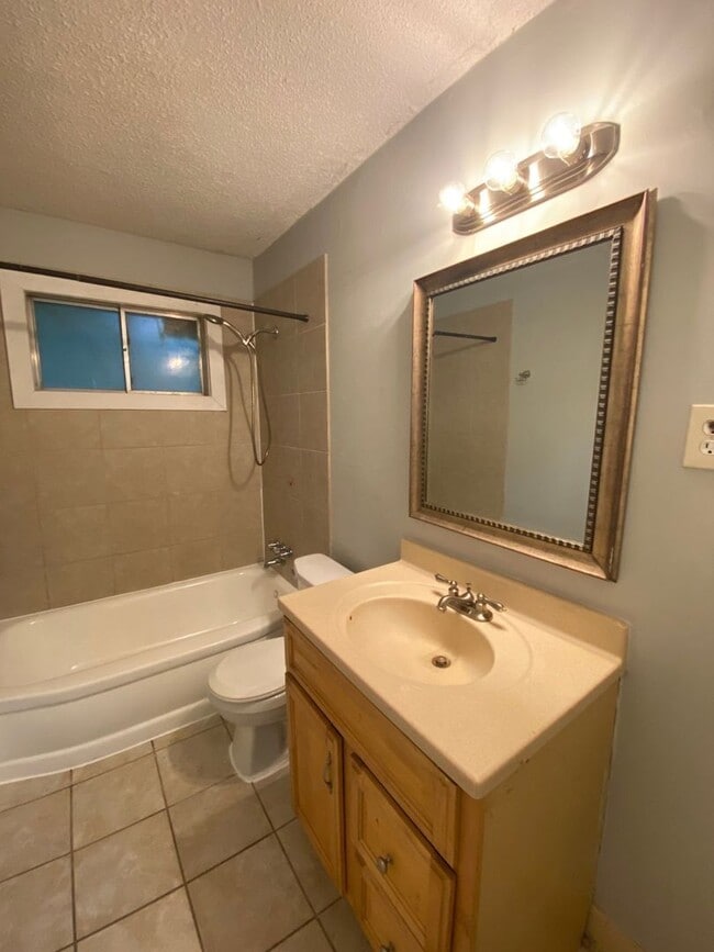 Building Photo - 2970 Chaucer Ln