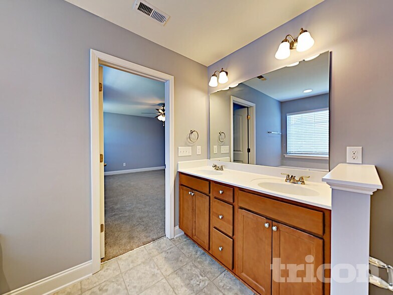 Building Photo - 163 Green Willow Dr