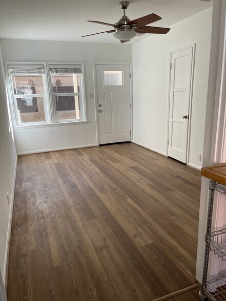 Building Photo - 702 S Pacific Coast Hwy