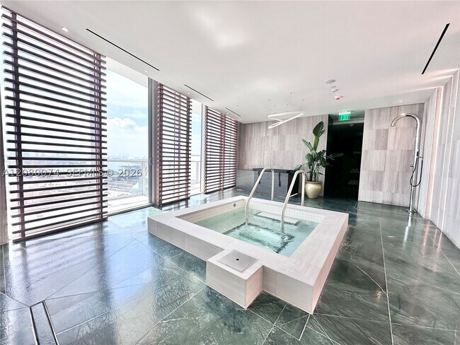 Building Photo - 1400 Biscayne Blvd