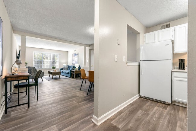 Building Photo - 987 Collier Rd NW