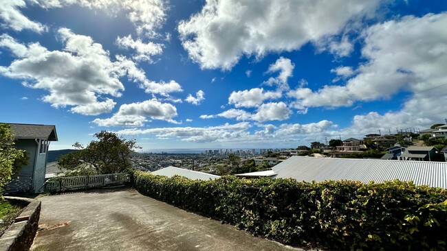 Building Photo - Available NOW - 3 Bedroom, 2 Bath, with a ...