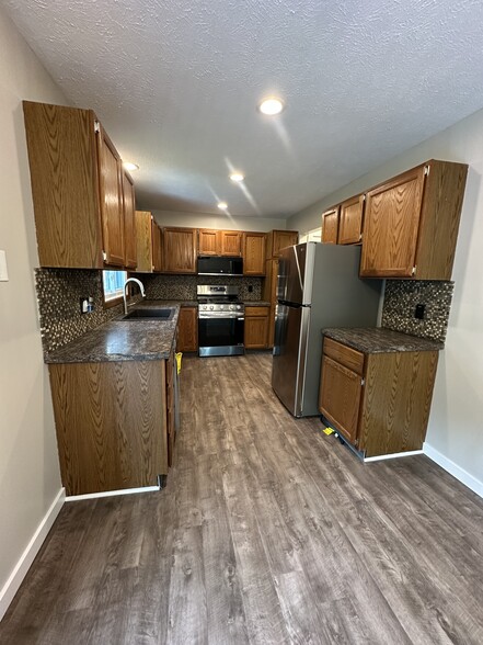 Building Photo - 2571 Woodmeadow Dr SE
