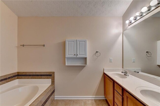 Building Photo - 3067 Kentmere Dr