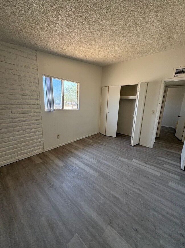 Building Photo - Cozy 3 bedroom 1 bathroom SFR