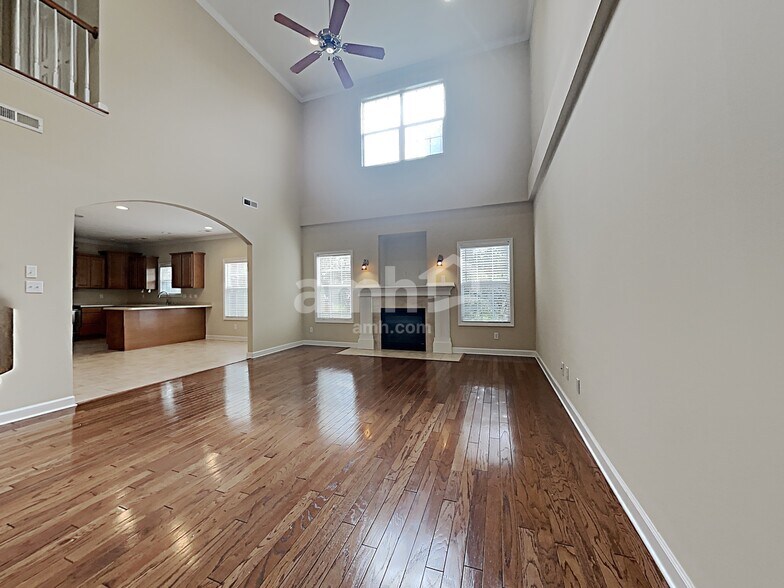 Building Photo - 1641 Silver Oak Ln