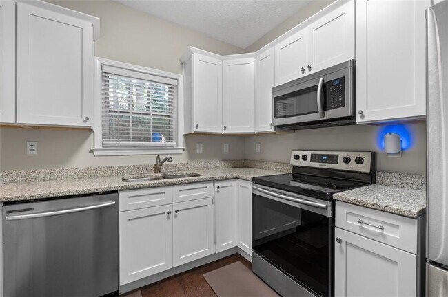 Building Photo - 2680 Pine Tree Rd NE