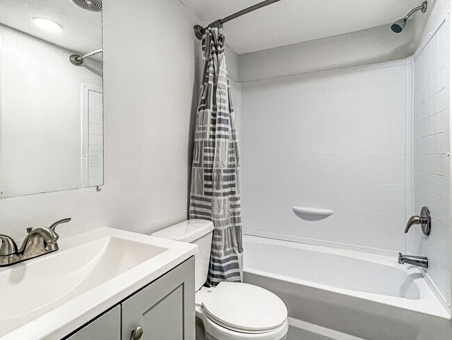 Building Photo - Move-In Ready Home Near Canyon Lake – Fresh Interior, Deck & Detached Garage