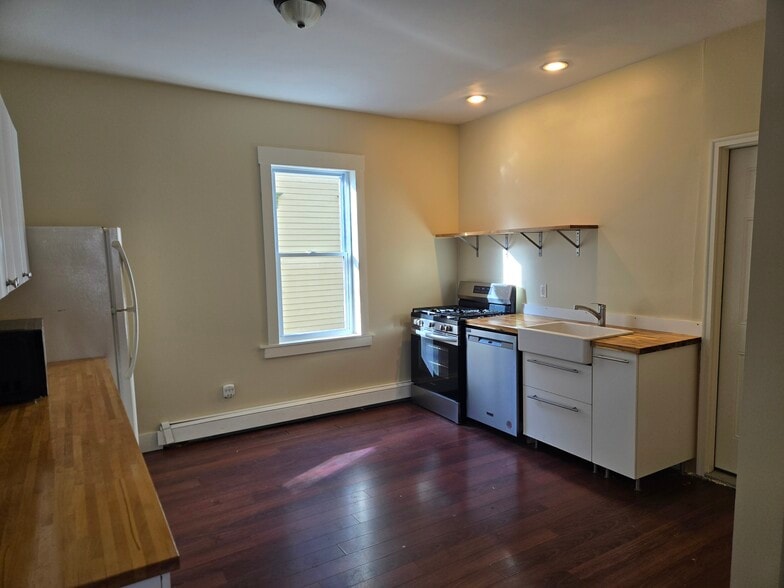 Building Photo - 85 Wood St