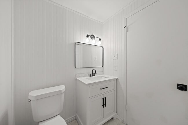 Building Photo - 11650 Village Pl Dr