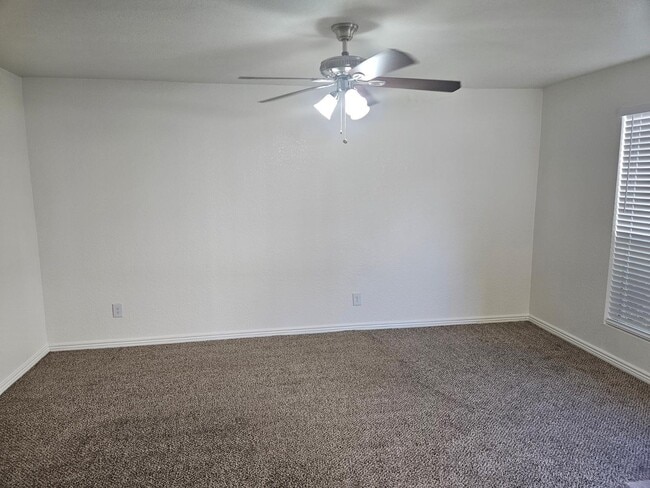 Building Photo - 1310 S Hardy Dr