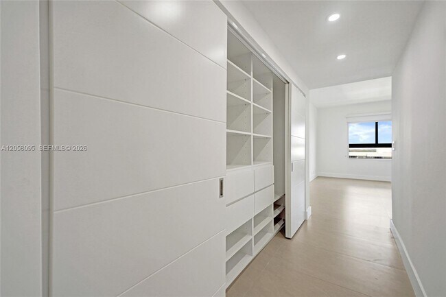 Building Photo - 251 Crandon Blvd