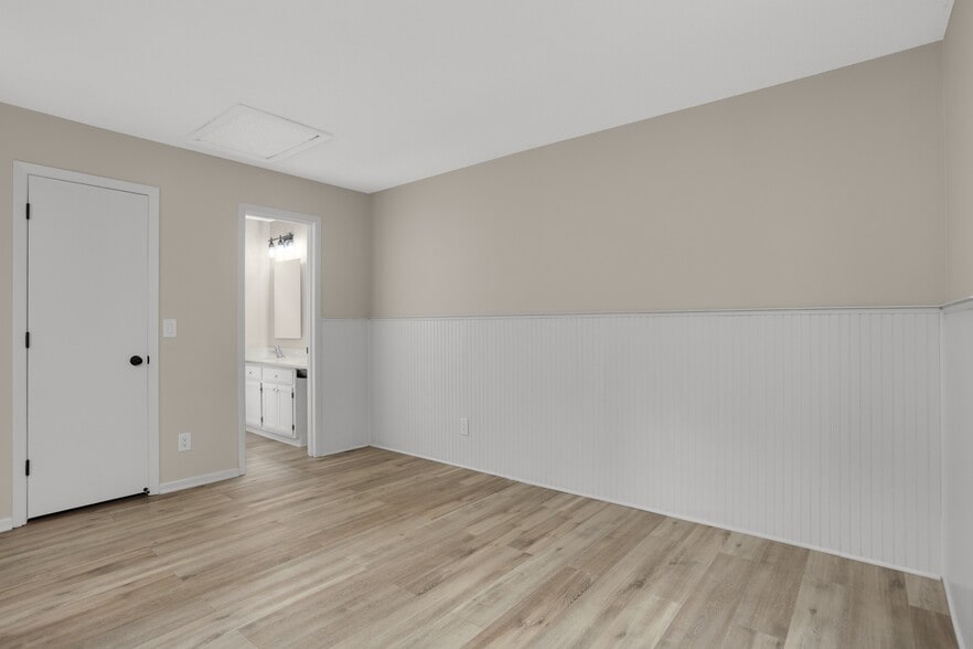 Building Photo - 3584 Blue Jay Way
