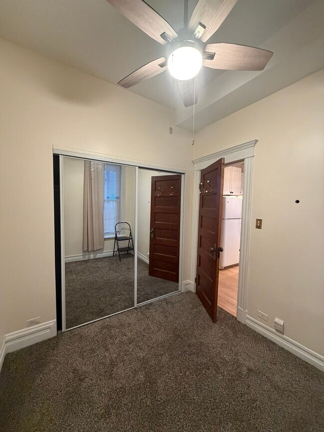 Building Photo - 4108 N Southport Ave