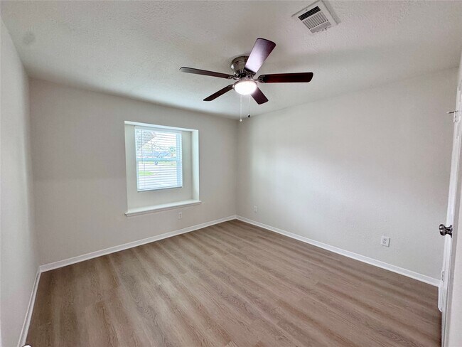 Building Photo - 2301 N Thompson St