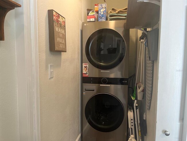 Building Photo - 320 Orange Ave