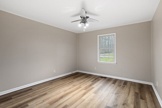 Building Photo - 207 S Hillcrest Dr