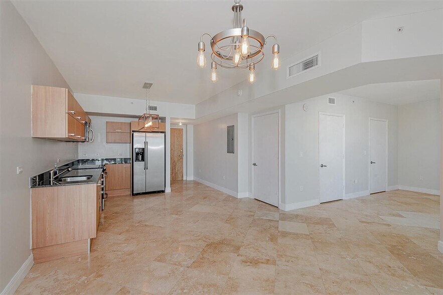 Building Photo - 350 S Miami Ave