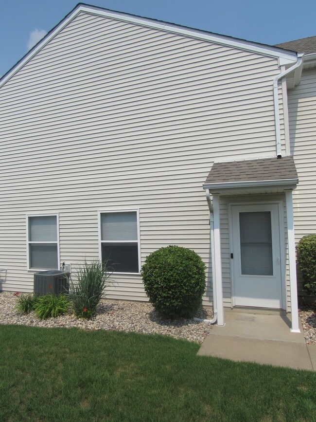 Building Photo - 25200 Faraday Rd