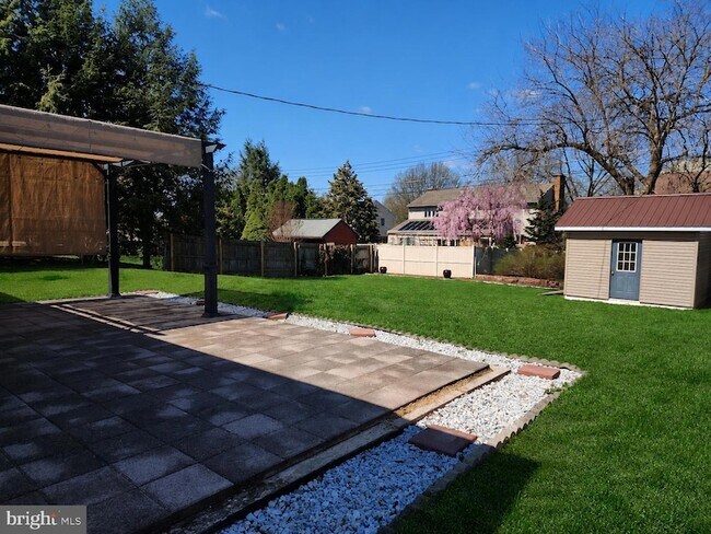 Building Photo - 739 Stouffer Ave