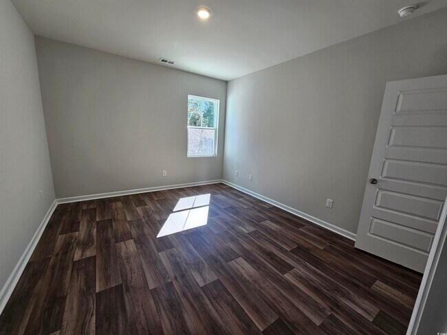 Building Photo - 2033 Northwest Dr