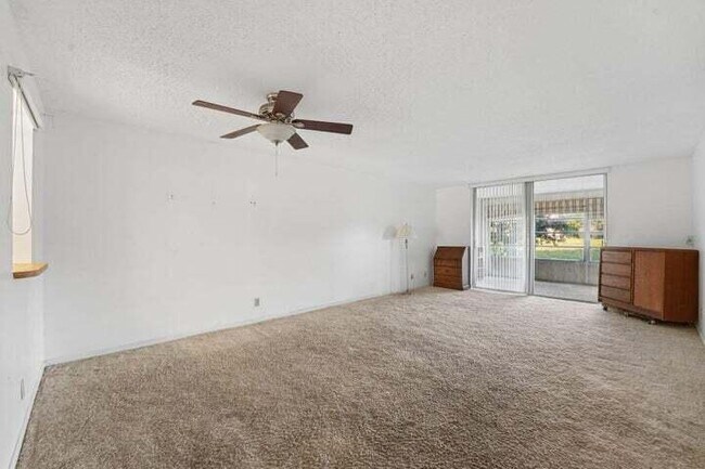 Building Photo - 370 NW 76th Ave