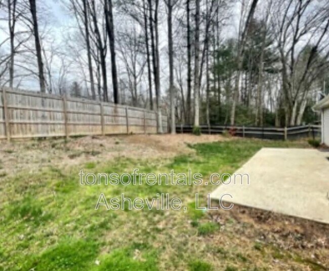 Building Photo - 307 Spring Field Court