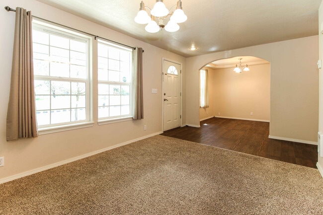 Building Photo - Fantastic 4-Bedroom, 3.5-Bath Home In Great Neighborhood!