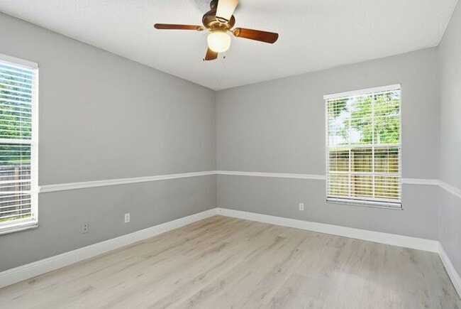 Building Photo - Single Family Home in Lake St George