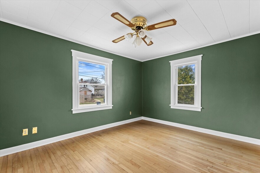 Building Photo - 137 W Newhall Ave