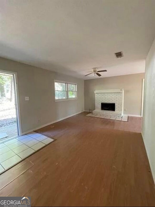 Building Photo - 2983 Deshong Dr SW