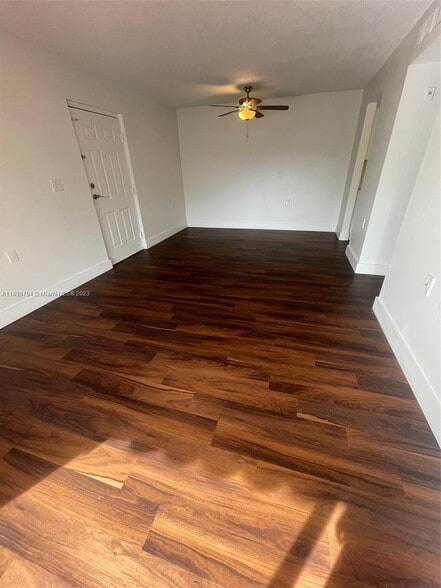 Building Photo - 1251 N Benoist Farms Rd