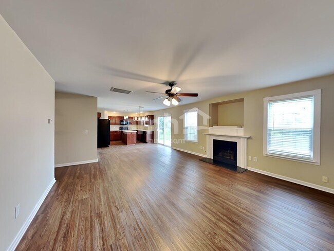 Building Photo - 1007 Vanguard Dr