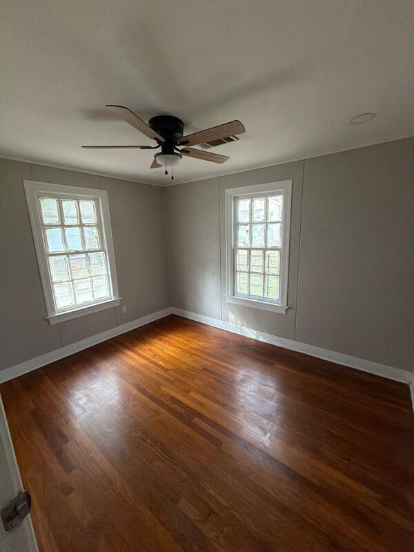 Building Photo - 419 Valley St