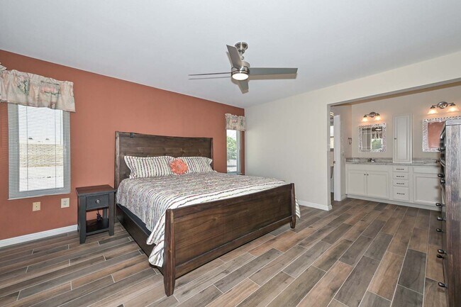 Building Photo - 55+ Gorgeous Gem Furnished ready for Move in!