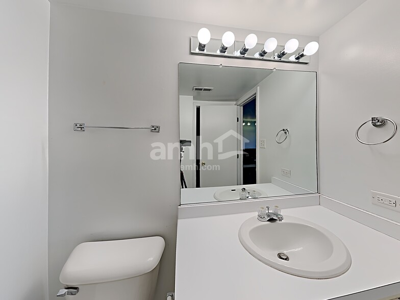 Building Photo - 121 Valleywood Dr